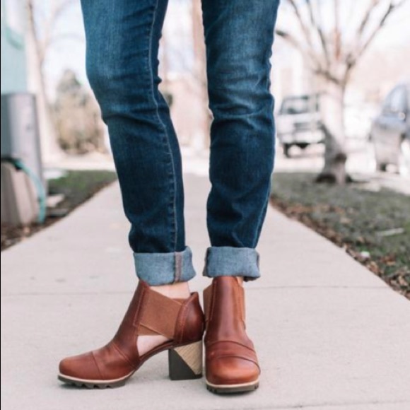 sorel margo cut out boot